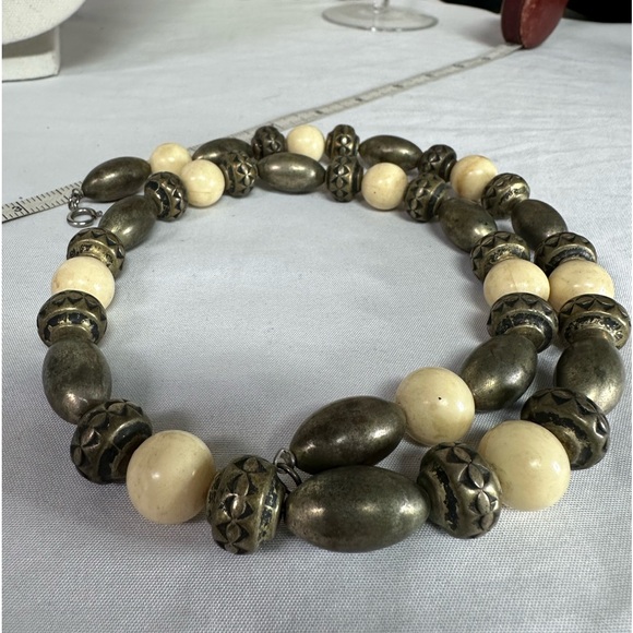 Chunky distressed Chicos vibe style necklace - Picture 5 of 5